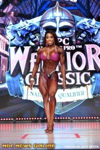 devone-martin-pro-fit-posing-wellness