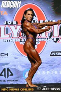 woman bodybuilding pose